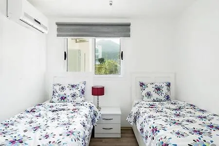 בית נופש Joya Cyprus Stargazer Garden *